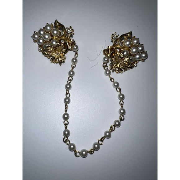Sweater Clips Chain Gold Tone Faux Pearl Grape Cluster Vintage Mad Men 50s - Picture 1 of 6